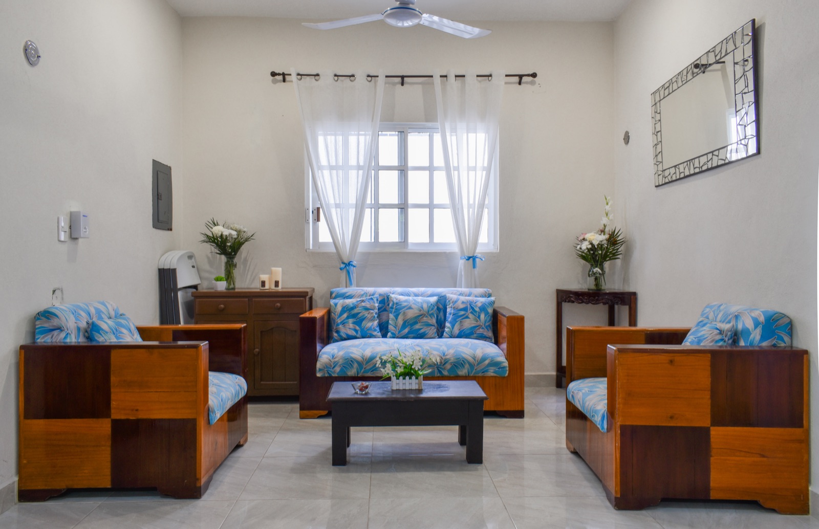 Spacious living-dining area in the Casa Tierra house